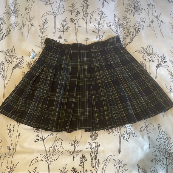 Forever 21 Pleated Skirt - Picture 2 of 4